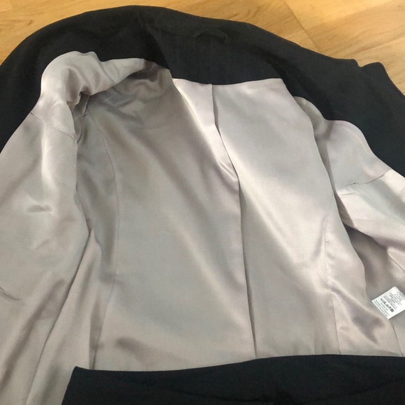 Pinstripe suit - Picture 5 of 7